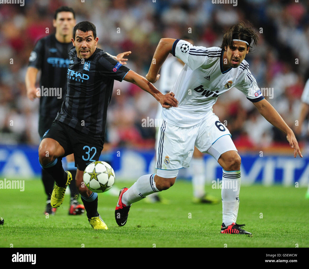 Sami Khedira du Real Madrid et Carlos Tevez de Manchester City Banque D'Images