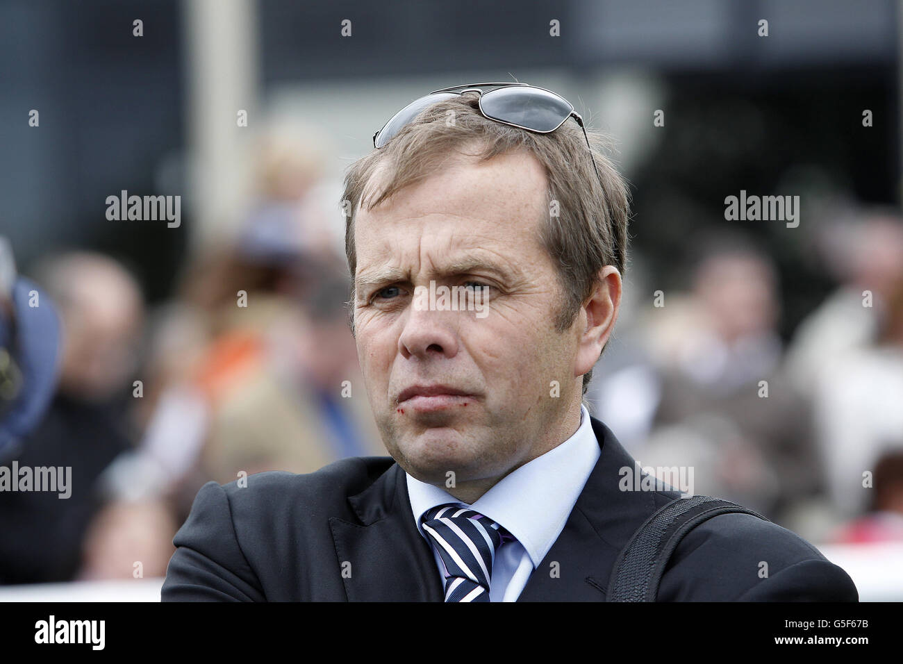 Entraîneur Ger Lyons pendant la journée des piquets de Moyantireflet au Curragh Racecourse, Co Kildare, Irlande. Banque D'Images
