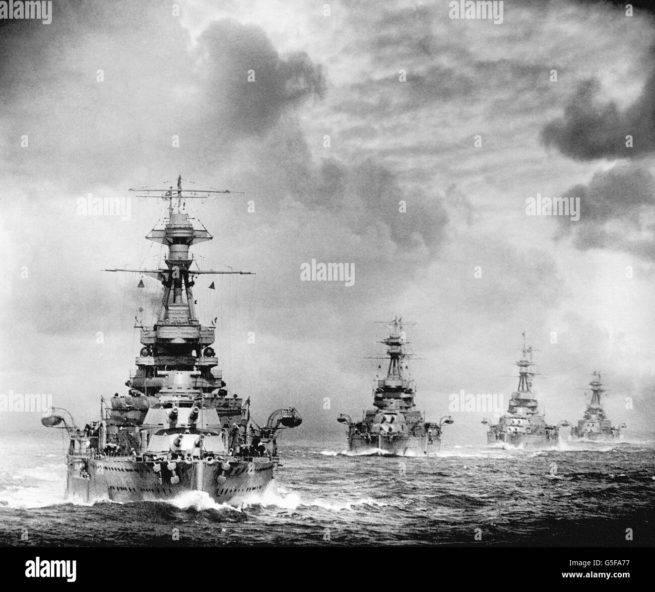 Une photo frappante des Battlecruisers de la Marine royale de la flotte de l'Atlantique en ligne. Banque D'Images