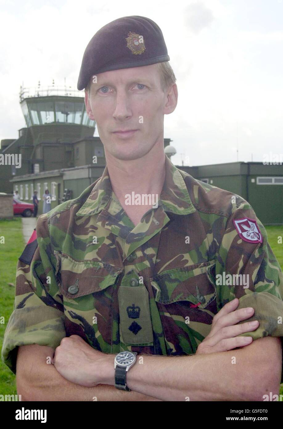 Le lieutenant-colonel Mark Poffley Commandant du Régiment de soutien logistique qui soutient la 16e Brigade d'assaut aérienne, sur le point de partir avec ses troupes pour la Macédoine. À bord d'un avion de transport militaire Hercules à la RAF Wattisham. Banque D'Images