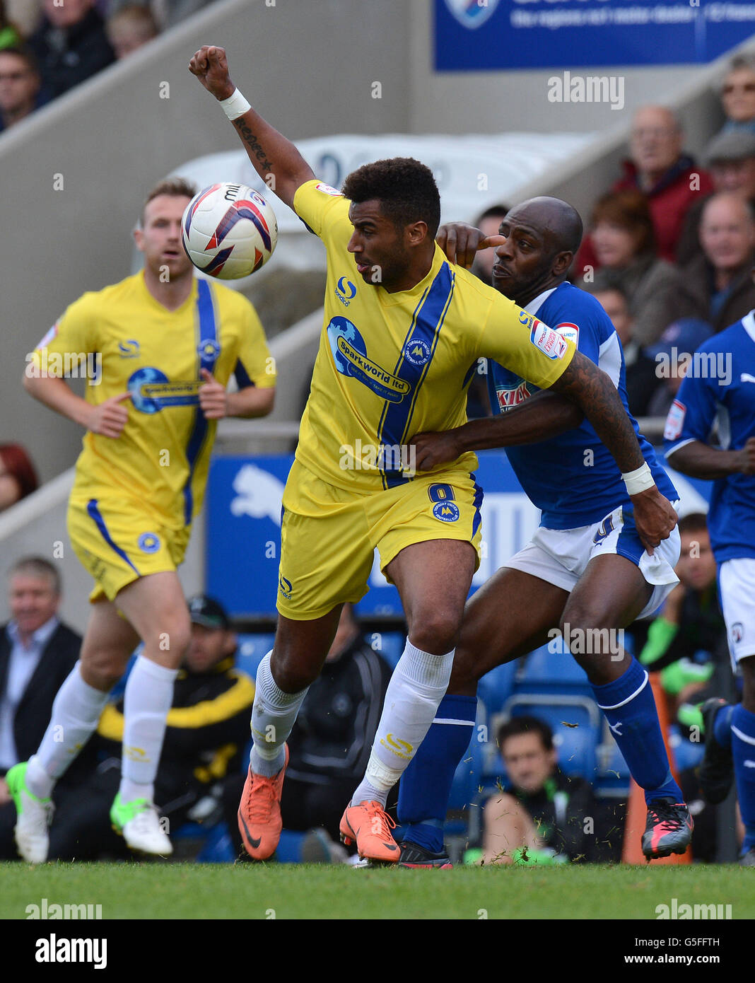 Football - npower football League 2 - Chesterfield v Torquay United - Stade Proact.Terrell Forbes de Chesterfield et Rene Howe de Torquay Utd lors du match de la npower football League Two au stade Proact, Chesterfield. Banque D'Images