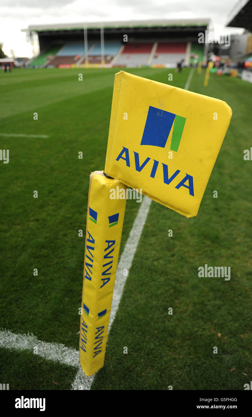 Rugby Union - Aviva Premiership - Harlequins / London Saracens - Twickenham Stoop. Vue générale d'un drapeau d'angle de la marque Aviva Banque D'Images