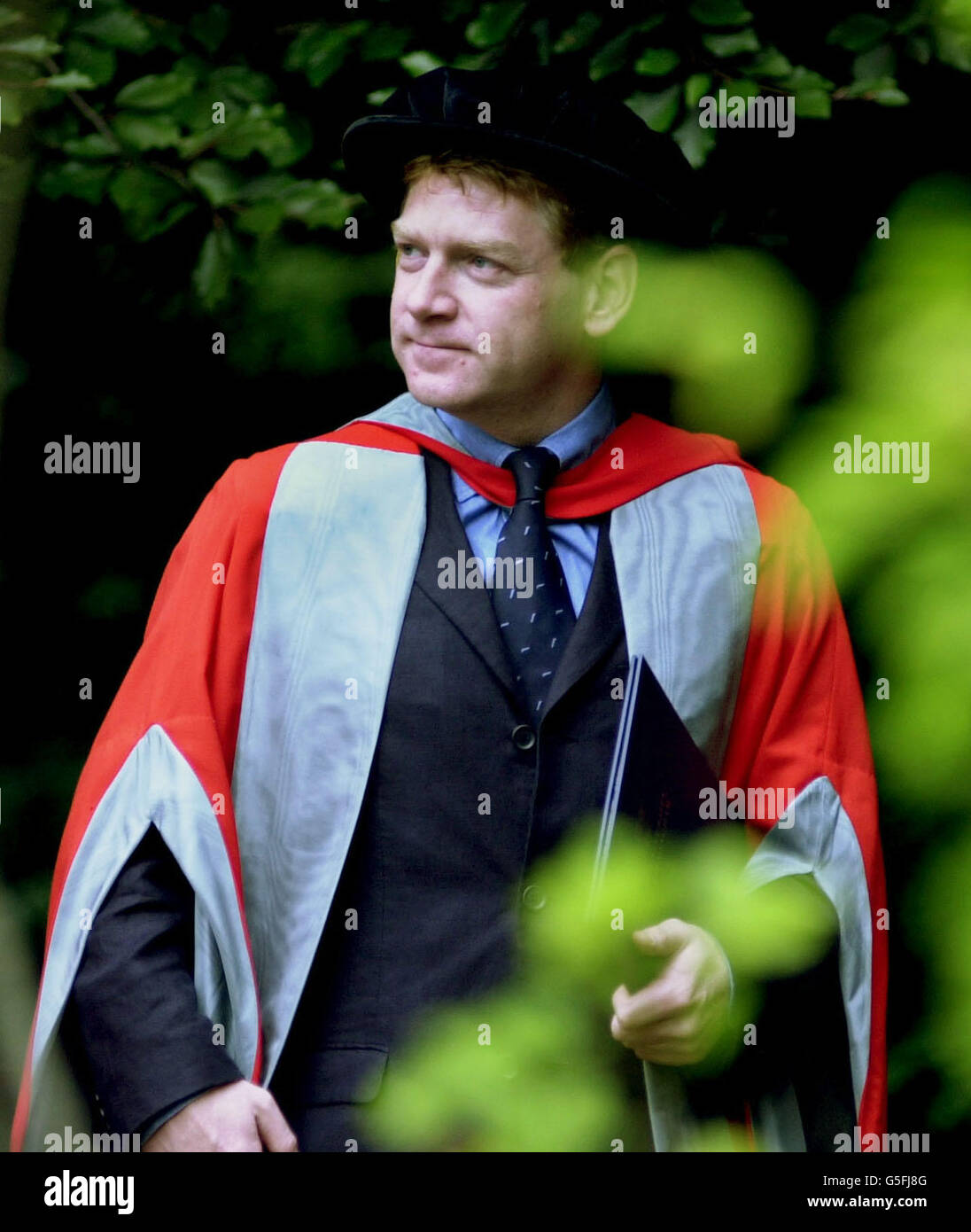 L'acteur Kenneth Branagh arrive à l'Institut Shakespeare de Stratford-on-Avon, dans le Warwickshire, pour recevoir son diplôme honorifique de l'Université de Birmingham. L'acteur devenait un docteur honoraire de lettres pour son travail de promotion des pièces de Shakespeare. Banque D'Images