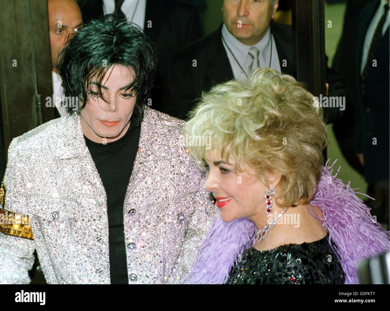 Michael Jackson et Elizabeth Taylor arrivent pour le concert de Michael Jackson, au Madison Square Garden à New York. Banque D'Images