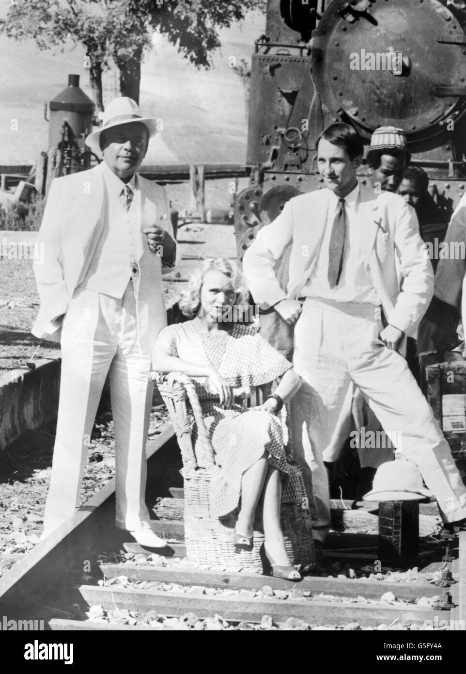 Film TV - 'scoop' - Herbert LOM.Herbert LOM (à gauche), Renee Soutendijk et Michael Maloney sur le set de Scoop. Banque D'Images