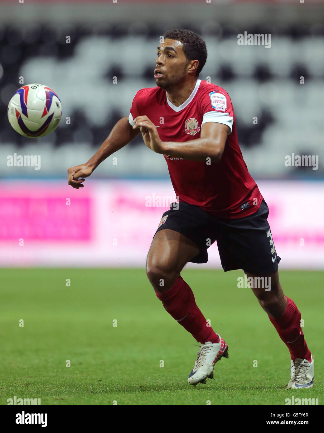 Barnsley Scott Golbourne , lors du match de la deuxième ronde de la Capital One Cup au Liberty Stadium, à Swansea. Banque D'Images