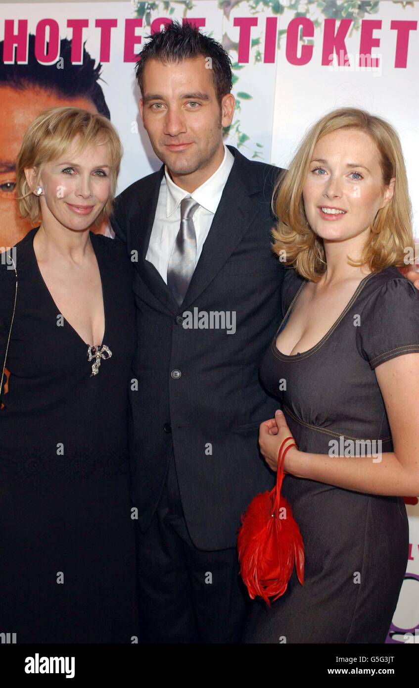La productrice Trudie Styler (L) avec les acteurs Clive Owen et Natasha Little, arrive pour la première de leur nouveau film Greenfingers, au cinéma Odeon de Kensington, Londres. Banque D'Images