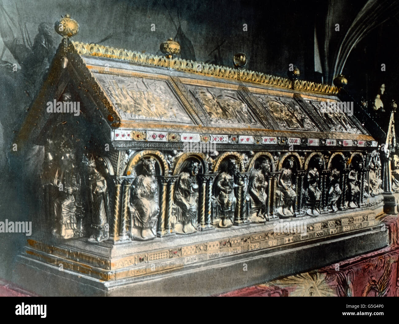 Von der Karlsschrein Aix-la-Chapelle. Le culte de Charlemagne dans la ville de Aix-la-Chapelle. L'Europe, l'Allemagne, Lourdes, Pilgrim, pèlerinage, de la religion, de l'histoire, historique, années 10, 20, 20e siècle, archive, Carl Simon, culte, relique, l'or, trésor de l'église, Banque D'Images