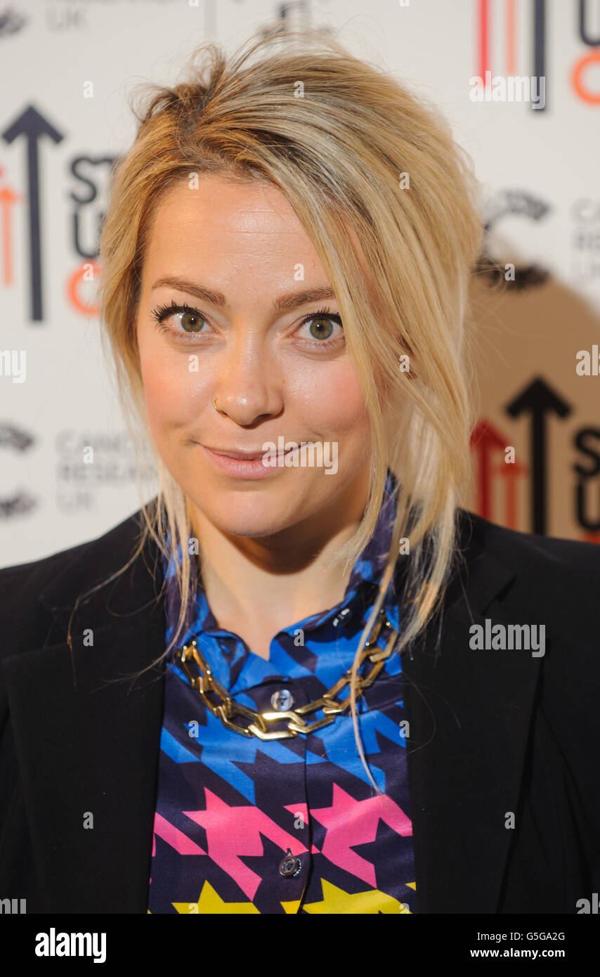 Levez-vous pour le gala cancer 2012.Cherry Healey arrive au Stand up to cancer Gala, au 3 Mills Studios, dans l'est de Londres. Banque D'Images