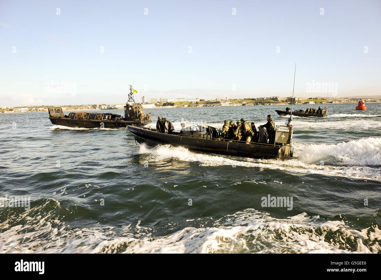 Les Royal Marine Commandos s'approchent d'une plage pour faire un atterrissage amphibie dans le cadre d'un exercice militaire appelé Cougar 12. Banque D'Images