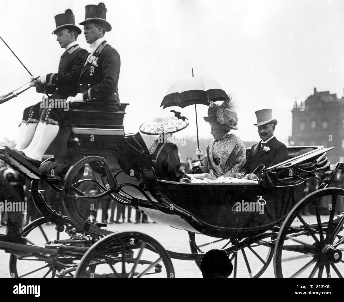 Le Kaiser Wilhelm II et la femme Augusta Victoria descendent le Mall depuis Buckingham Palace. Banque D'Images