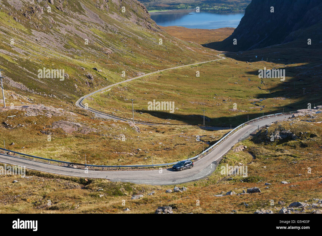 Le haut, passe à Florennes, appelé le Bealach na Bà, à Ross-shire, en Écosse. Cette route fait partie de la côte nord de l'itinéraire 500. Banque D'Images