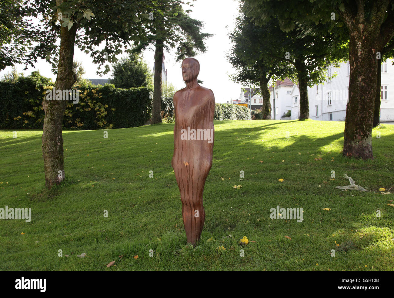 Une figure d'Antony Gormley, dans le cadre de la série de 23 sculptures en fer de l'artiste britannique 'Broken Column' placées autour de la ville de Stavanger, en Norvège. APPUYEZ SUR ASSOCIATION photo. Date de la photo : lundi 1er octobre 2012. Le crédit photo devrait se lire: Yui Mok/PA Wire Banque D'Images