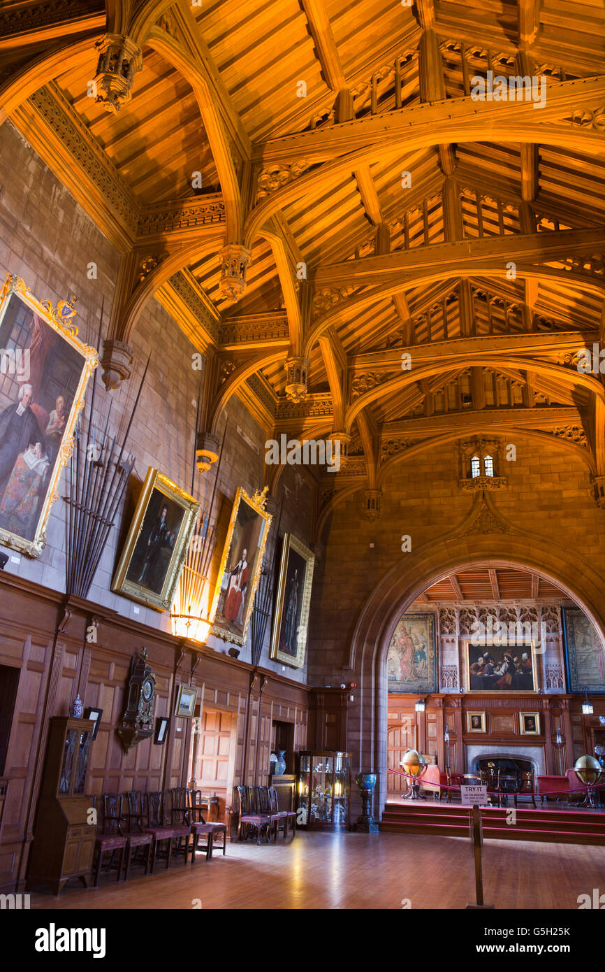 Royaume-uni, Angleterre, Château de Bamburgh Northumberland, de l'intérieur, King's Hall roof fabriqué à partir de 200 tonnes de Siamois teak Banque D'Images