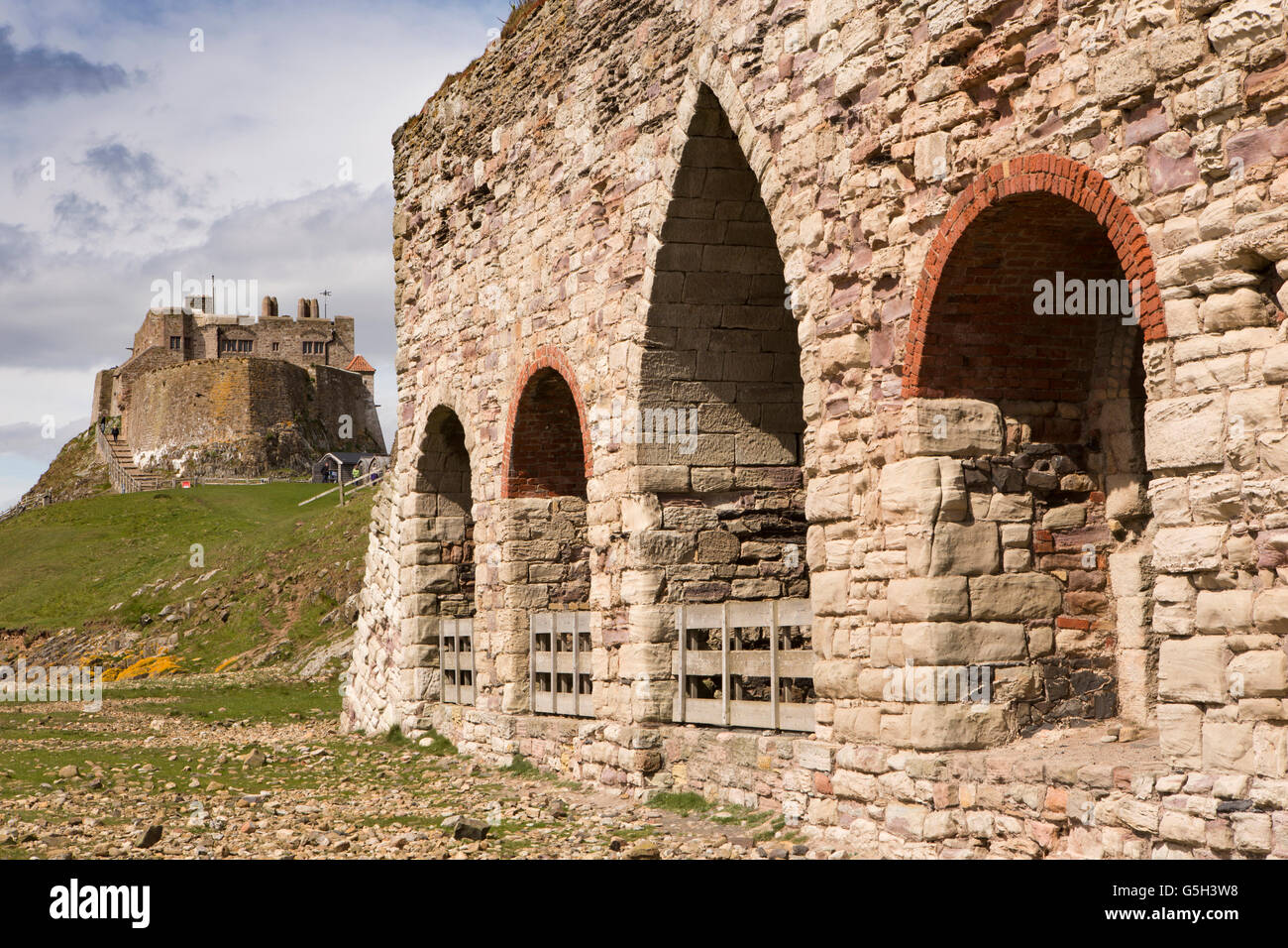 Royaume-uni, Angleterre Northumberland, Holy Island, les fours à chaux près de Château de Lindisfarne Banque D'Images