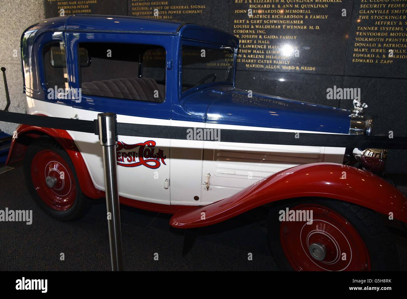 La faune,1912, soins malard farci, voiture 1912, Owl, le castor en peluche, peluche peluche lapin farci, mallard Banque D'Images