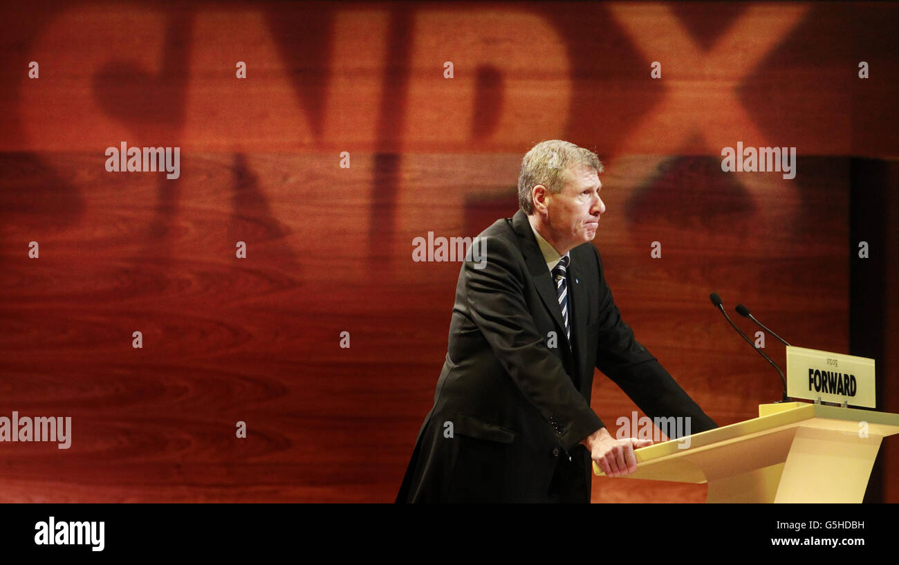 Kenny MacAskill MSP, secrétaire du Cabinet pour la Justice, s'adresse à la conférence nationale annuelle du Parti national écossais (SNP) à la salle de concert de Perth, en Écosse. Banque D'Images