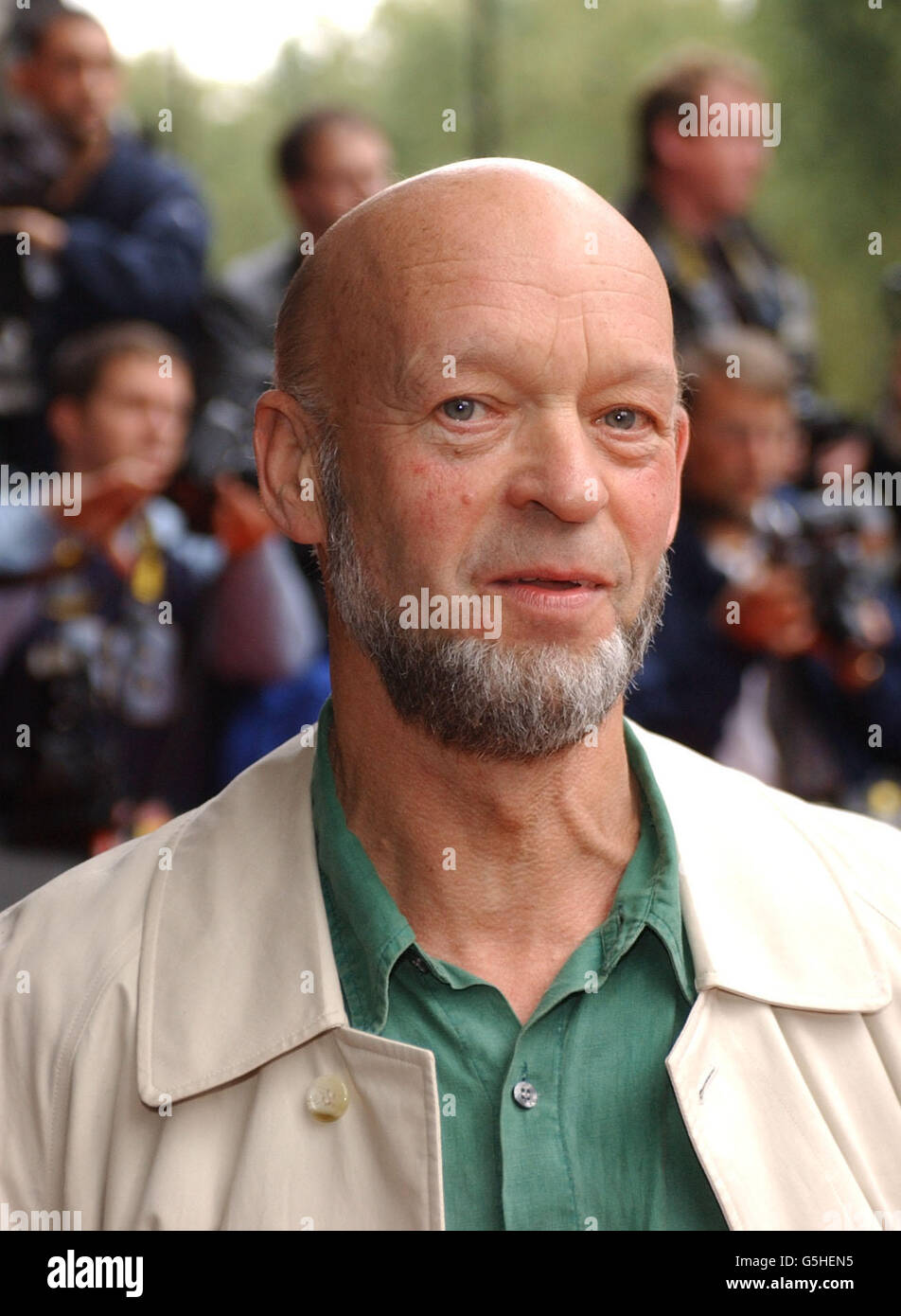 Michael Eavis, organisateur de Glastonbury, lors des Q Awards 2001 à l'hôtel Park Lane de Londres. 24/01/02: Les conseillers se sont réunis aujourd'hui, jeudi 24 janvier 2001, pour décider d'accorder une licence de divertissement pour le festival Glastonbury de cette année. L'événement de trois jours, qui a lieu à la ferme digne de Pilton, dans le Somerset, a été annulé en 2001 en raison de craintes au sujet de la sécurité des foules. Lorsque le festival de musique a eu lieu en juin 2000, il a été suivi par 200,000 personnes - le double du numéro de licence - et l'organisateur Michael Eavis a été condamné à une amende de 6,000 pour avoir enfreint les conditions de son permis. Banque D'Images