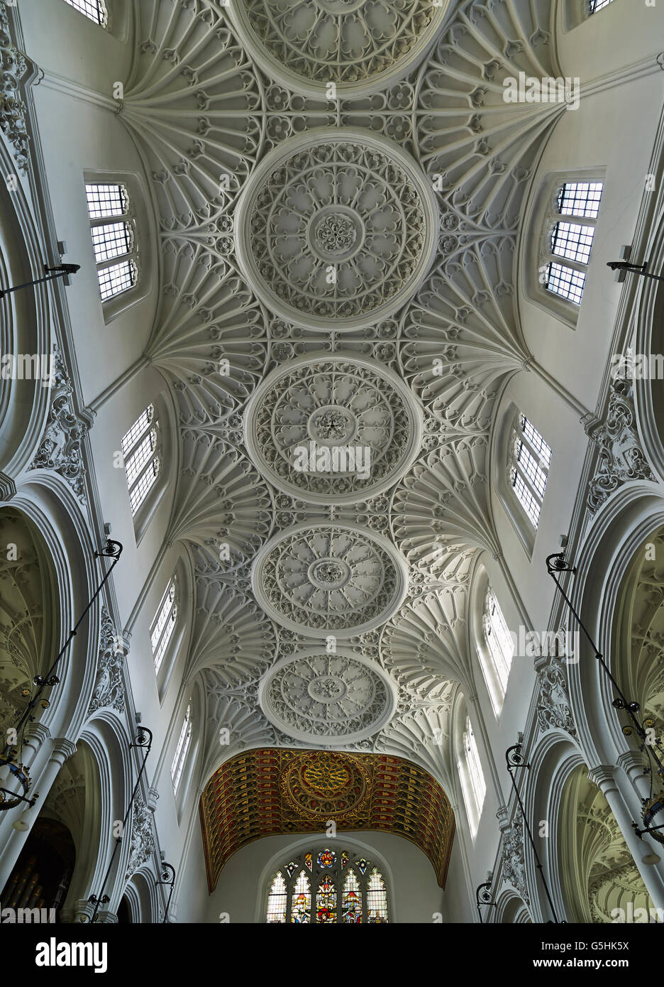 L'église St Mary Aldermary, dans la ville de Londres, ventilateur plafond voûte gothique Banque D'Images