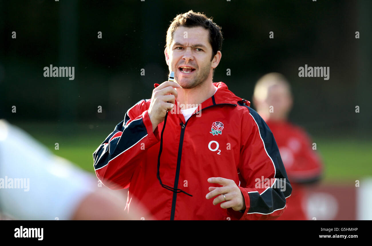 Rugby Union - session d'entraînement en Angleterre - St George's Park.L'entraîneur d'Angleterre Andy Farrell suit la séance d'entraînement à St George's Park, Burton. Banque D'Images