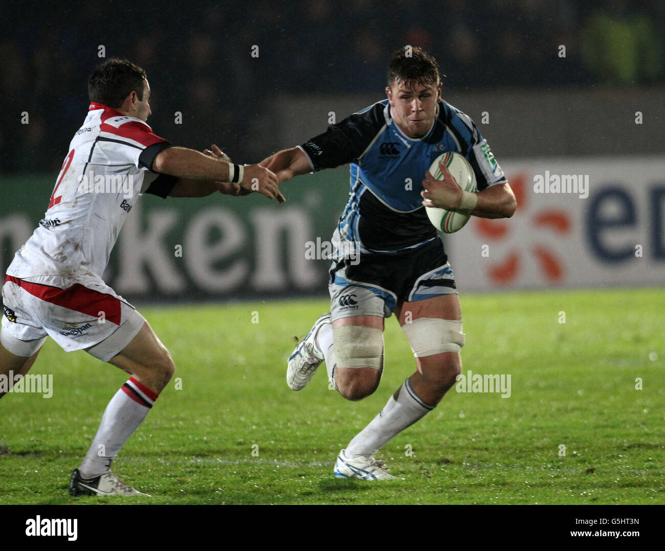 Ryan Grant, du Glasgow Warrior, et Paul Marshall, d'Ulster, lors du match de la Heineken Cup au stade Scotstoun, à Glagsow. Banque D'Images