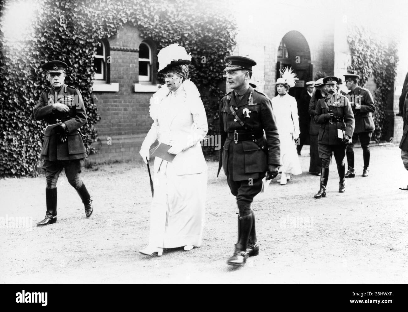 Le roi George V, la reine Mary et la princesse Mary assistent à une réunion sportive militaire à Aldershot. Banque D'Images