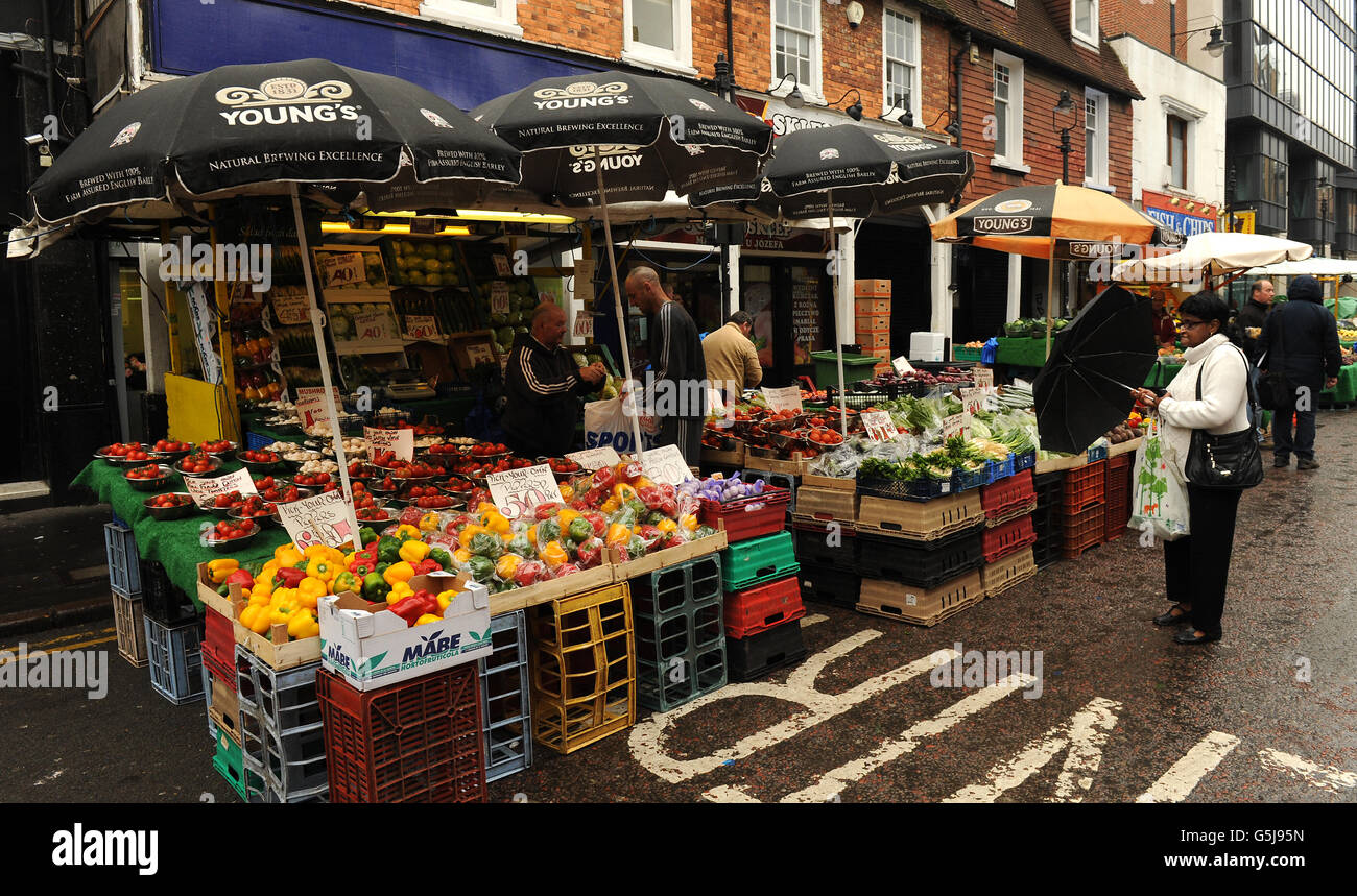 Vue générale du Surrey Street Market à Croydon, dans le Grand Londres. Croydon est l'une des douze villes « Portas Pilot » choisies par le député de Grant Schapps pour recevoir l'aide du gourou Mary Portas pour revitaliser la région. Banque D'Images