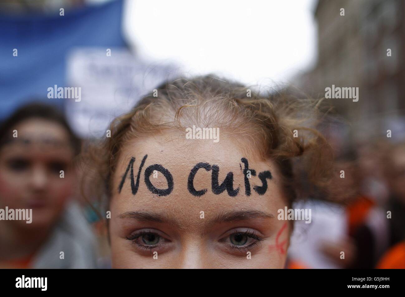 Les enseignants étudiants protestent contre les coupes budgétaires dans une manifestation organisée par l'Association des enseignants d'écoles secondaires d'Irlande, l'Irish National Teachers Organization et l'Union d'enseignement d'Irlande, à l'extérieur de Dail, Dublin. Banque D'Images