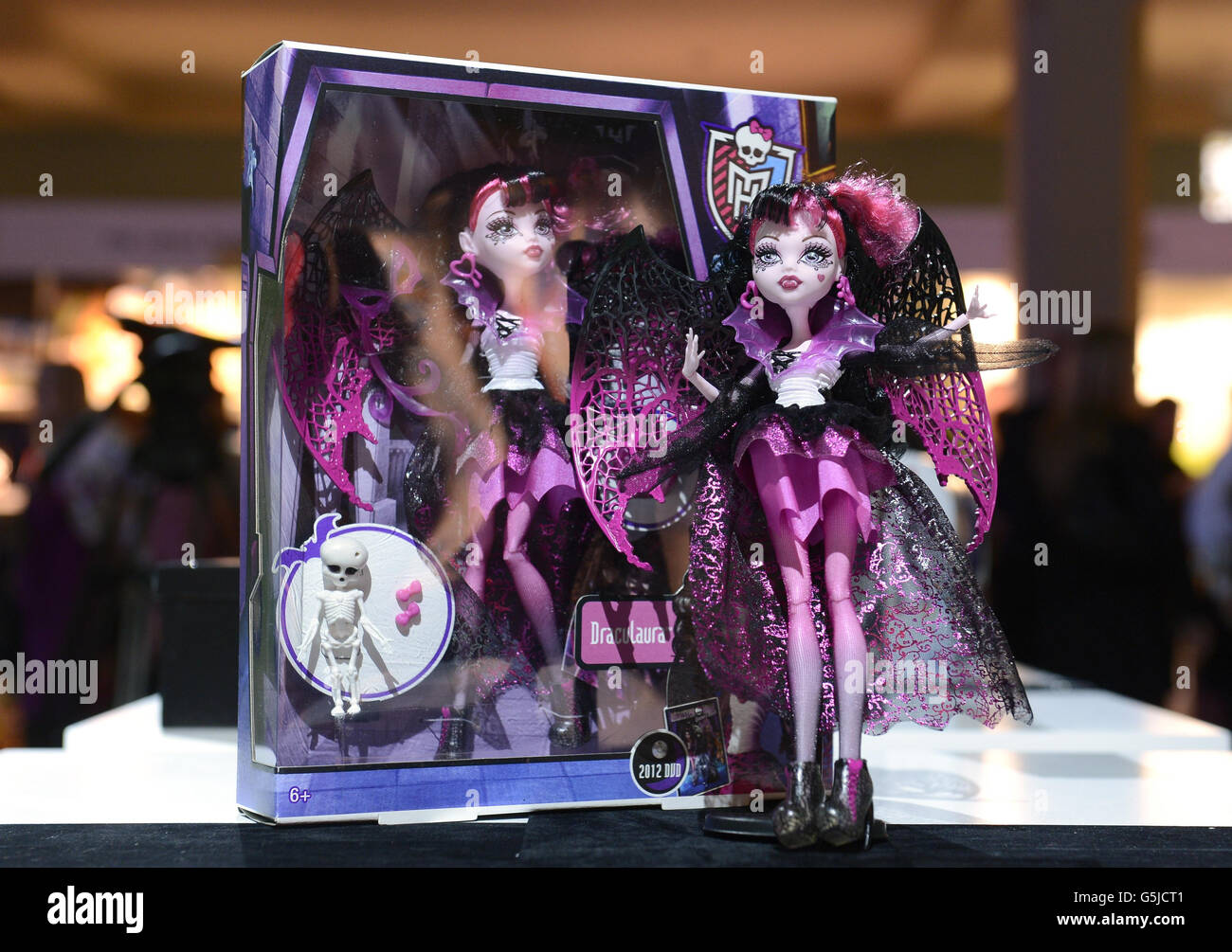 Une poupée Monster High Ghouls Rule exposée à l'exposition jouets de rêve de la Toy retailer Association à l'église St. Mary's, Wyndham place, Londres, l'un des treize jouets que l'association prévoit être un jouet à vendre pour les prochaines vacances de Noël. Banque D'Images