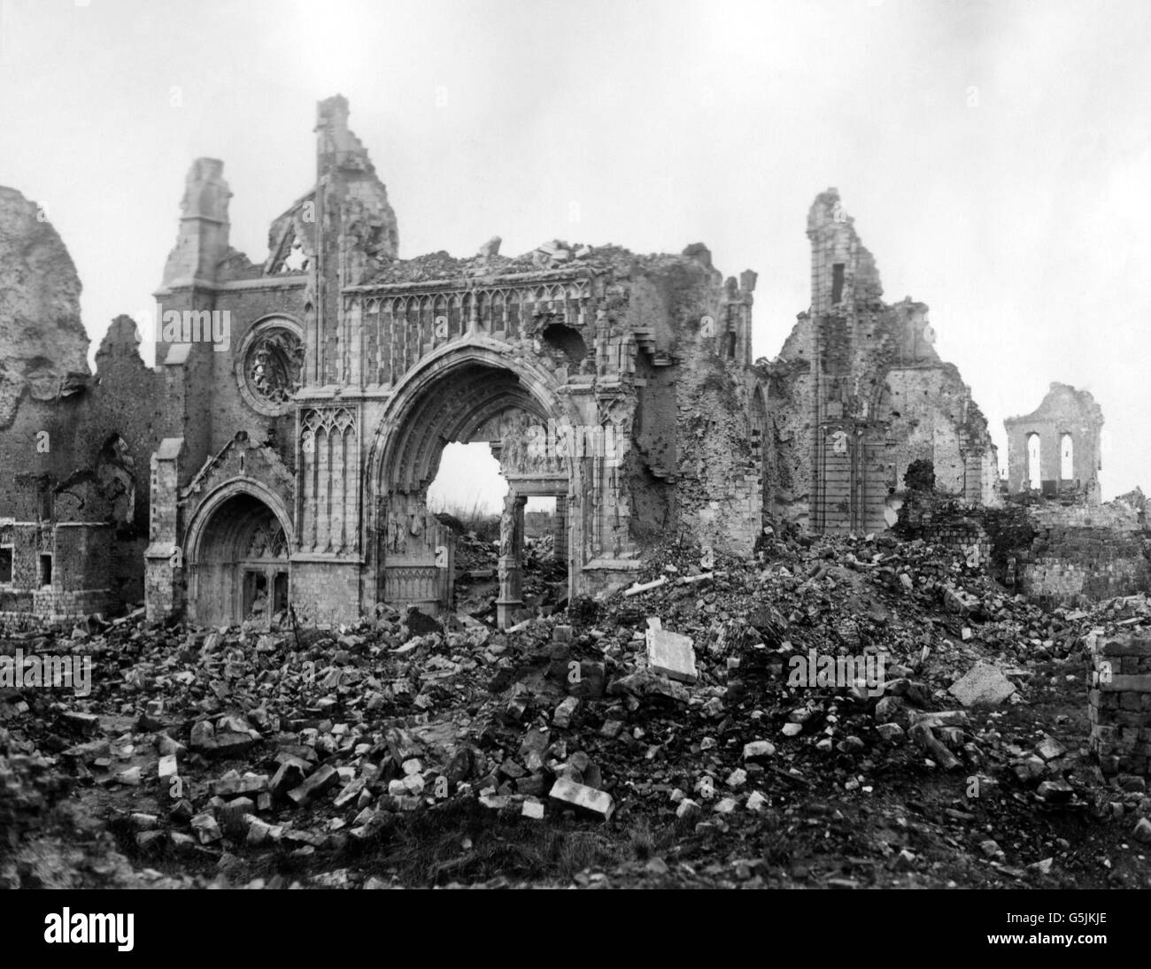 La Première Guerre mondiale - la cathédrale en ruines d'Ypres - Belgique Banque D'Images