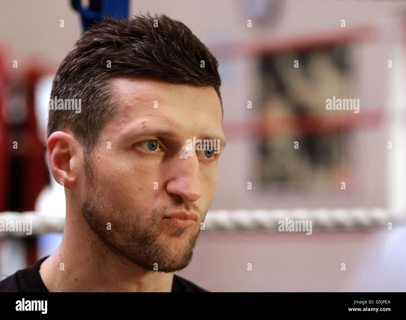 Carl Froch lors d'une interview au Phoenix amateur Boxing Club, Nottingham. Banque D'Images