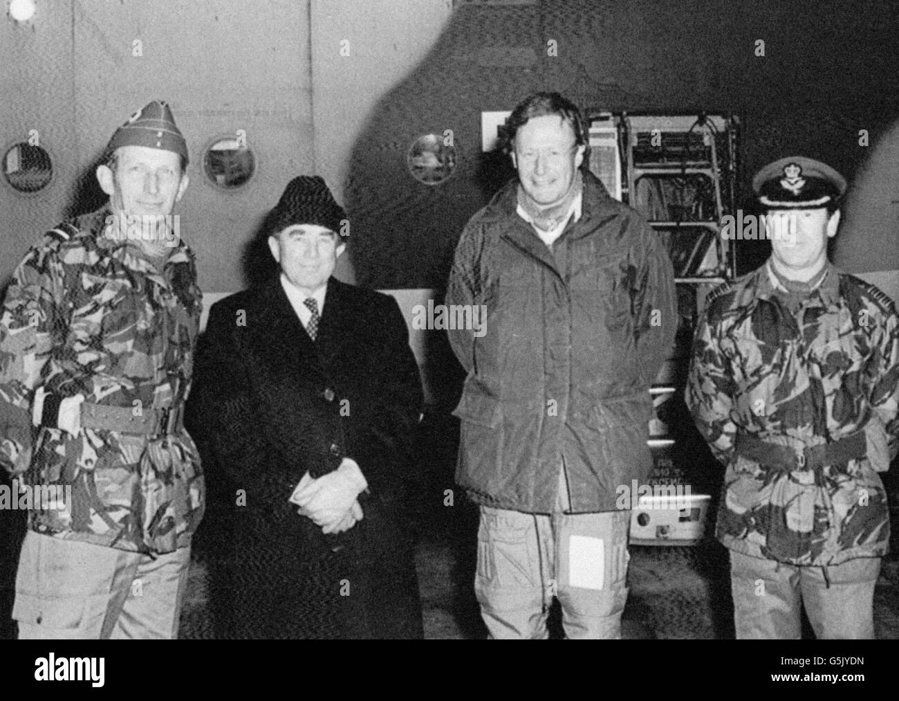 Le commissaire civil Sir Rex Hunt et John Stanley - Falkland Islands Photo  Stock - Alamy