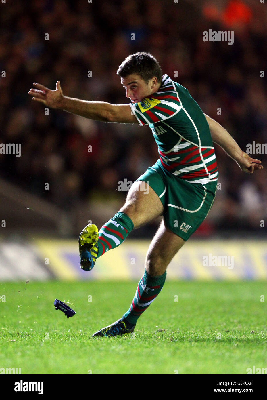 George Ford des Tigres de Leicester punit les maoris All Blacks lors du match de la tournée à Welford Road, Leicester. Banque D'Images
