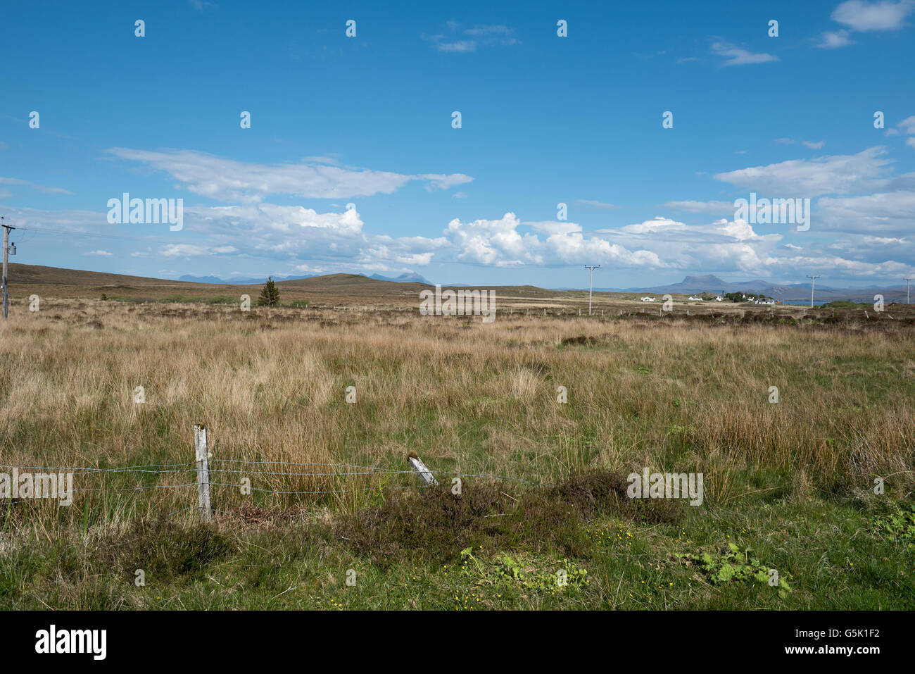 Hameau de Mellon Udrigle Wester Ross. Les montagnes d'un Ghobhlach Teallach, Beinn Coigach, Assynt, et sont visibles. Banque D'Images