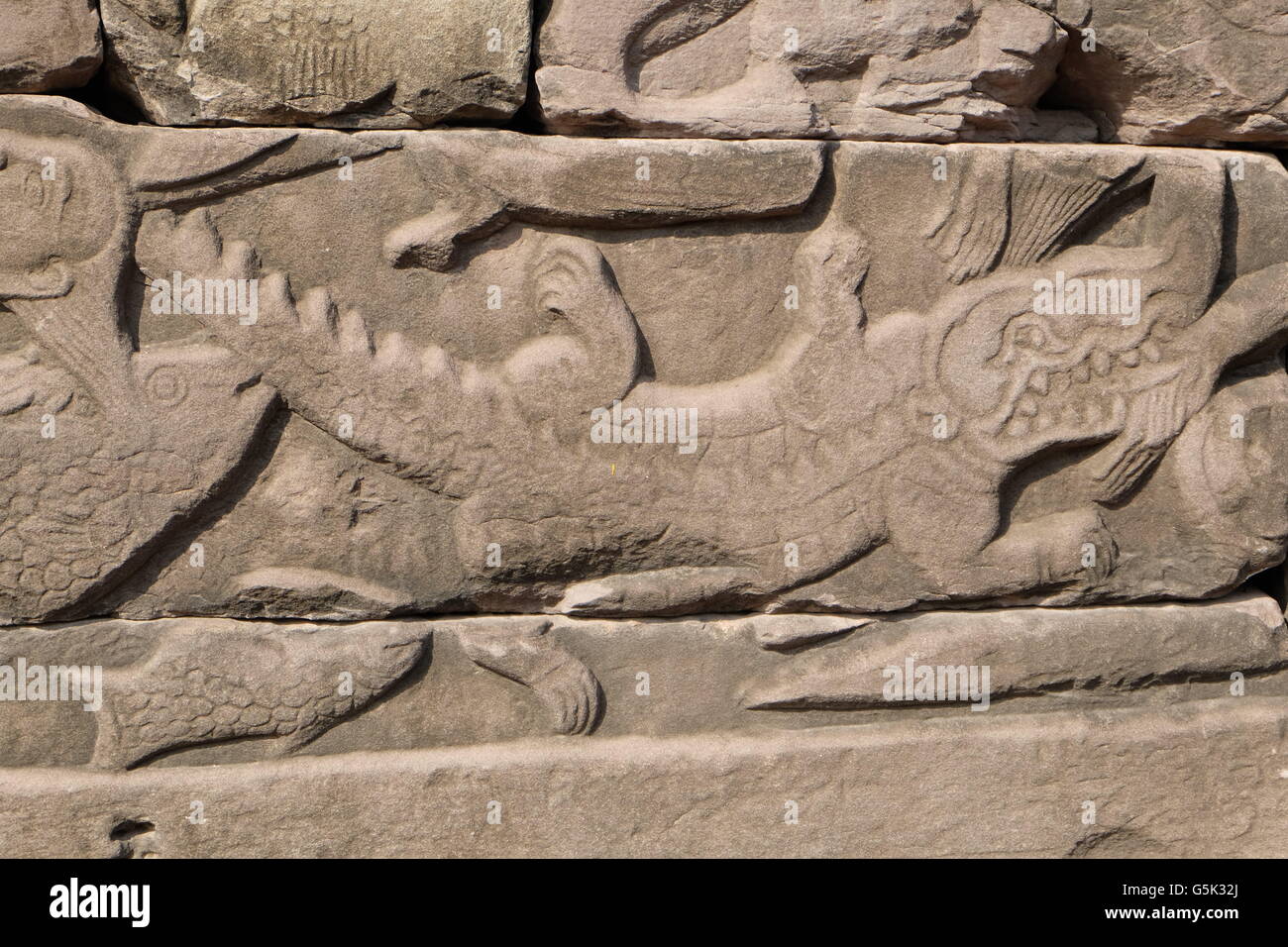 Bas-relief crocodile à Banteay Chhmar, Cambodge Banque D'Images