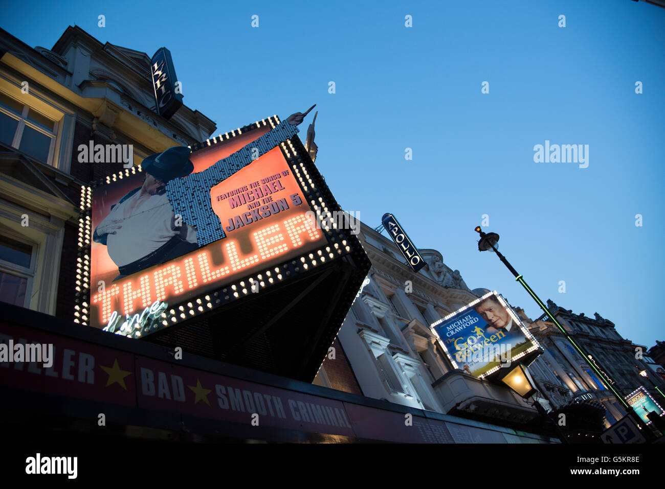 Thriller Live & Les Rendez-vous entre les séances au Lyric & Cinémas Apollo respectivement sur Shafesbury Avenue, Londres au crépuscule. Banque D'Images