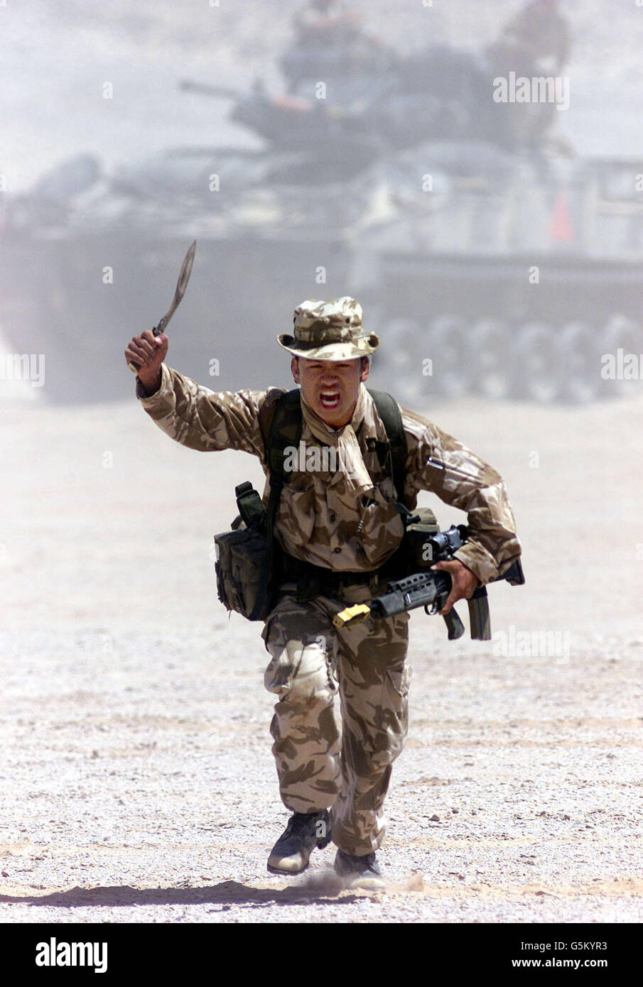 Une armée britannique Gurkha attachée aux Highlanders participe à un exercice avec les 9e et 12e Lanciers Regiment en Oman.Le peloton unique de Ghurkhas, qui est attaché aux Highlanders, compte parmi les 23,000 membres des forces armées britanniques du Golfe.* pour les exercices. Banque D'Images