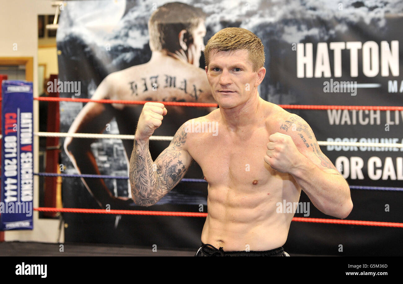 Boxe - Ricky Hatton Media Workout - Hatton Health and Fitness.Ricky Hatton pendant l'entraînement de médias à Hatton Health and Fitness, Hyde. Banque D'Images