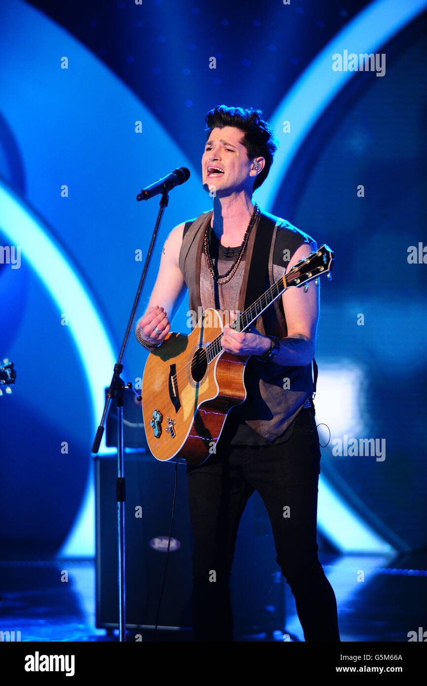 BBC enfants dans le besoin - Londres.Danny O'Donoghue et The script en direct sur scène pendant BBC Children in Need, Londres Banque D'Images