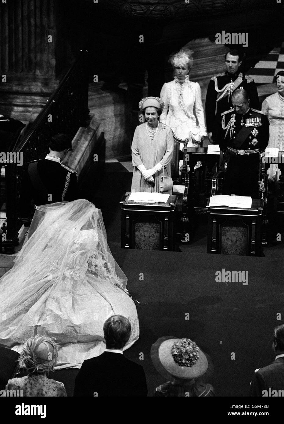 Le prince de Galles et sa mariée Lady Diana Spencer lors de leur cérémonie de mariage à la cathédrale Saint-Paul. Banque D'Images