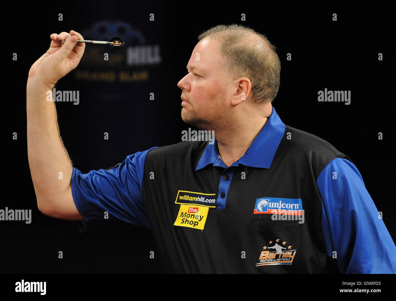 Fléchettes - Grand Chelem de Darts - Wolverhampton Civic Hall. Raymond van Barneveld en action pendant la finale Banque D'Images