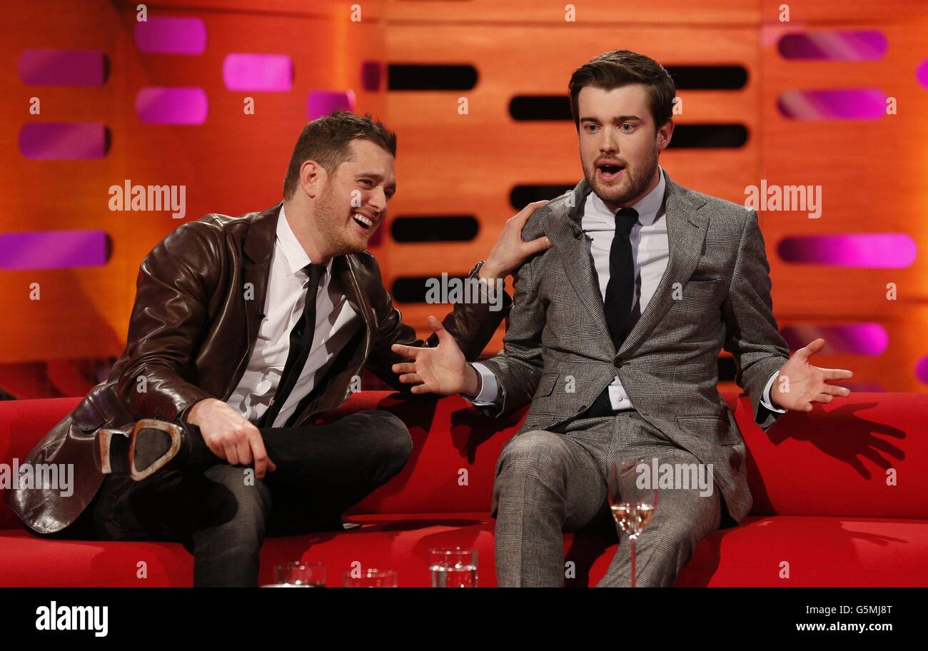 (De gauche à droite) Michael Bublé et Jack Whitehall pendant le tournage du Graham Norton Show aux London Studios, dans le sud de Londres, qui sera diffusé sur BBC One vendredi soir. Banque D'Images