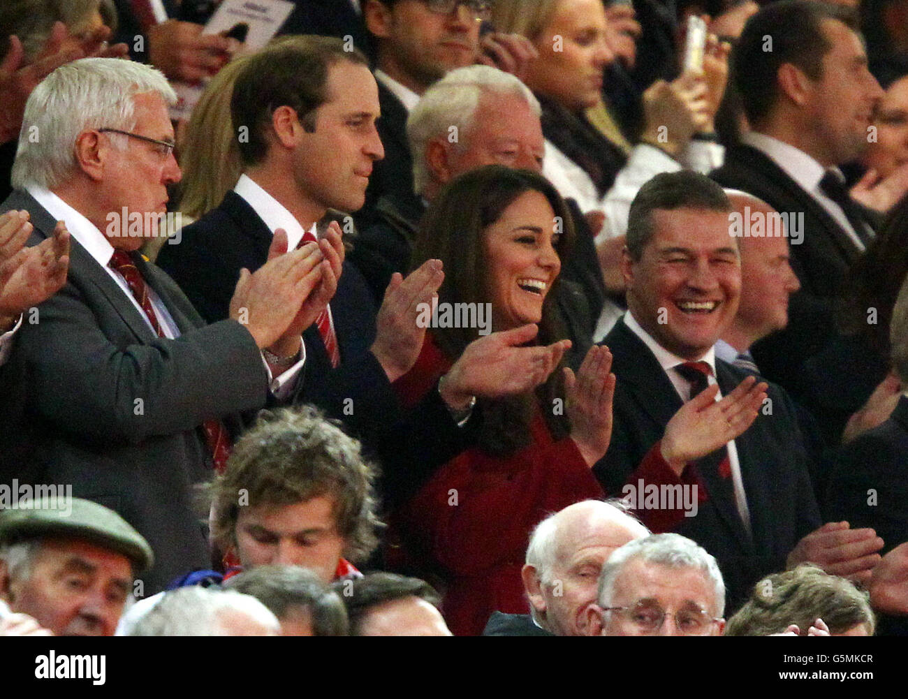 Le duc et la duchesse de Cambridge regardent le match de la Dove Men Series au Millennium Stadium de Cardiff. Banque D'Images