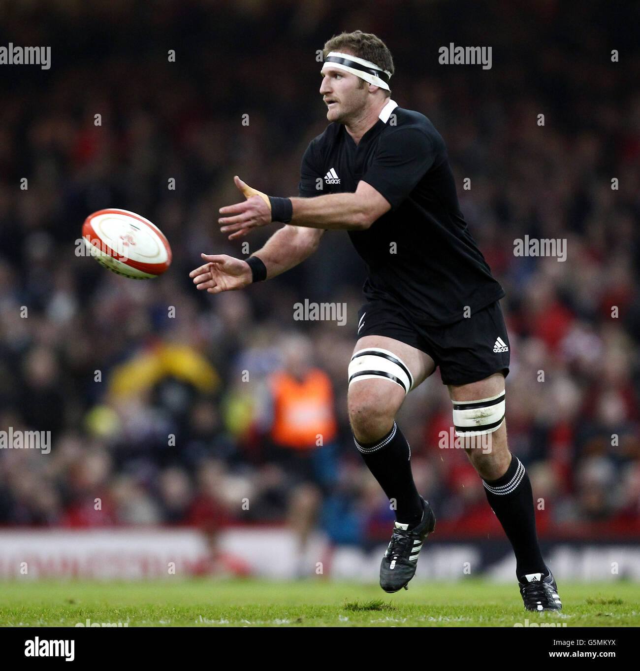 Kieran Read in en action en Nouvelle-Zélande lors du match Dove Men Series au Millennium Stadium de Cardiff. Banque D'Images