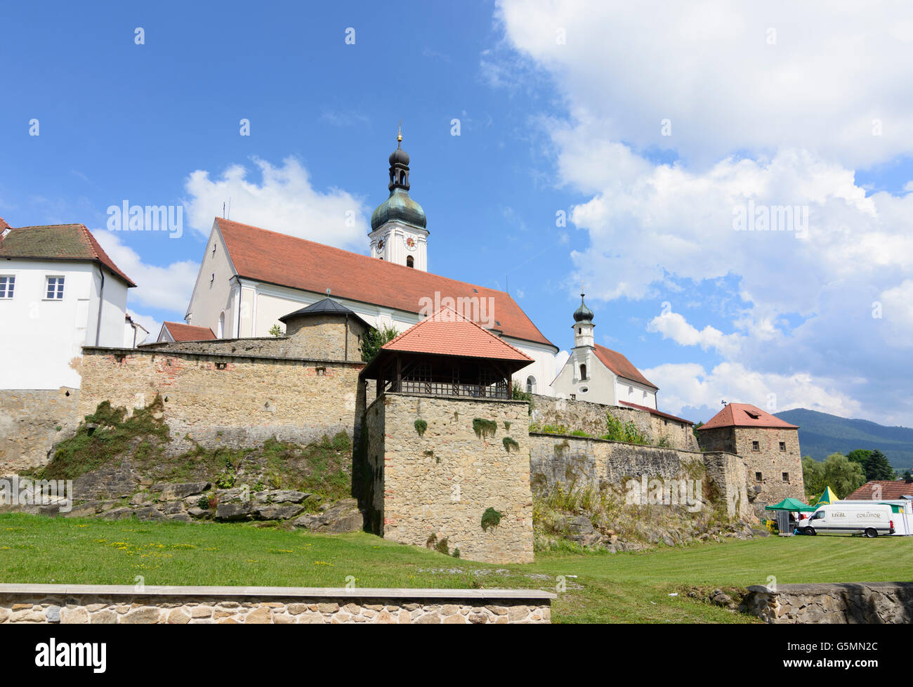 Mariä Himmelfahrt église extérieure, mur de la ville, Bad Kötzting, Allemagne, Bavière, Bayern, Oberpfalz, Haut-Palatinat Banque D'Images