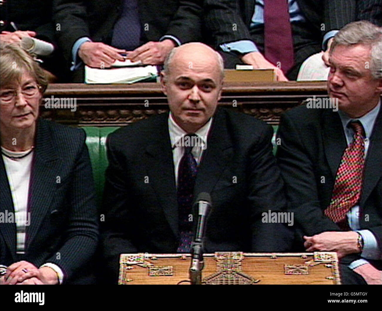 Chef de l'opposition Iain Duncan Smith (au centre) pendant le premier Questions du ministre à la Chambre des communes, dans le centre de Londres Banque D'Images