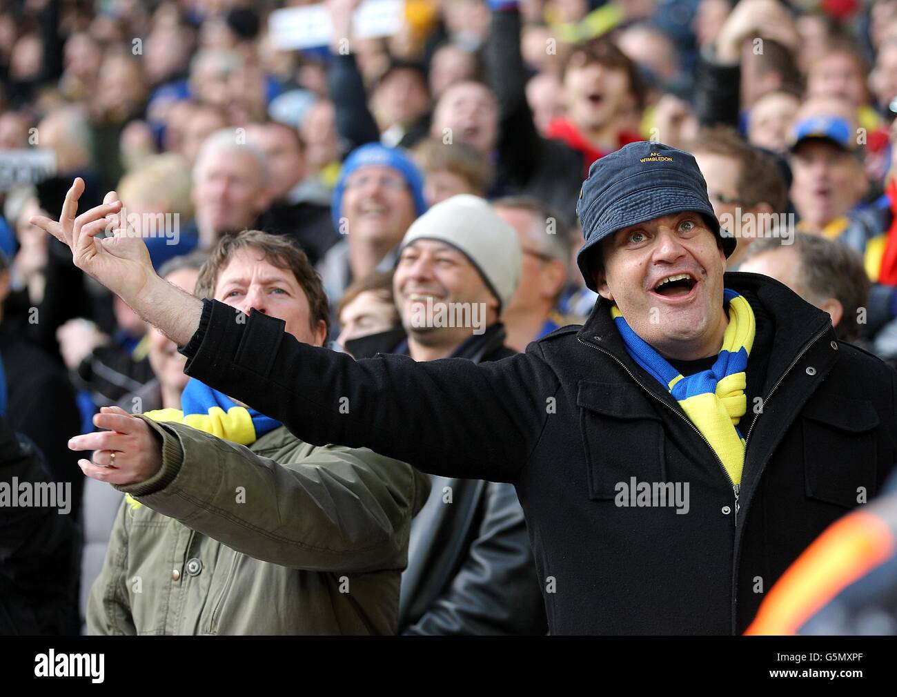 Football - FA Cup - deuxième tour - Milton Keynes dons / AFC Wimbledon - stade:mk. Les fans d'AFC Wimbledon dans les stands Banque D'Images