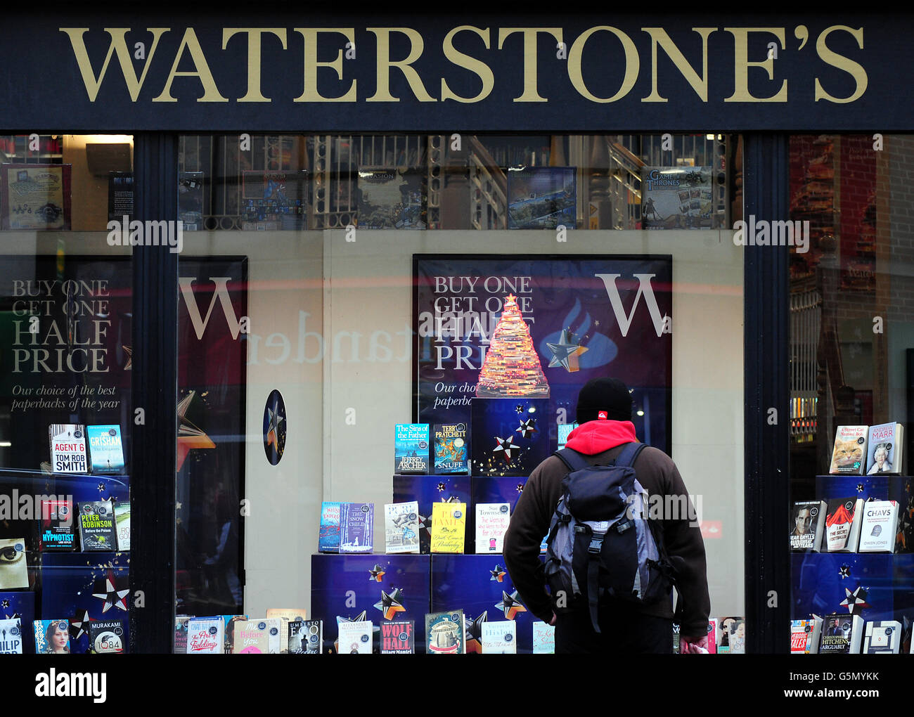 Stock High Street.Vue générale sur une Waterstone dans le centre-ville de Derby. Banque D'Images