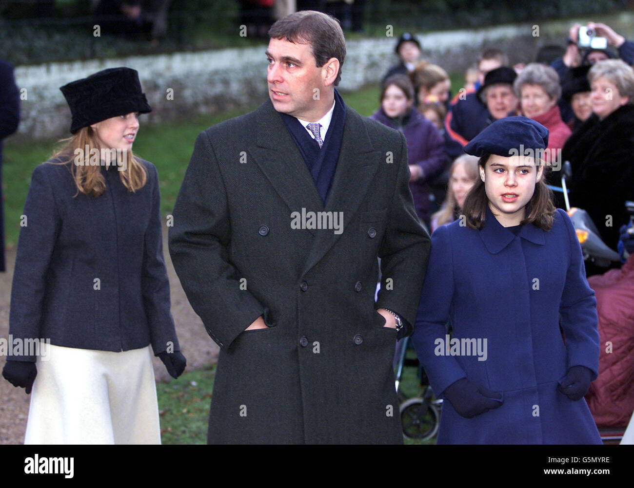 Royals assister à Jour de Noël dans l'église Banque D'Images