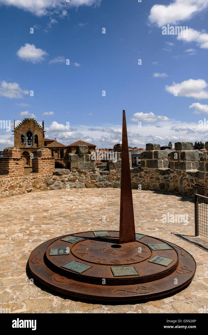 Histoire d'Ávila. Cadran solaire - Mur d'Avila. Castille et Leon. Espagne Banque D'Images Histoire d'Ávila. Cadran solaire - Mur d'Avila. Castille et Leon. Espagne Banque D'Images